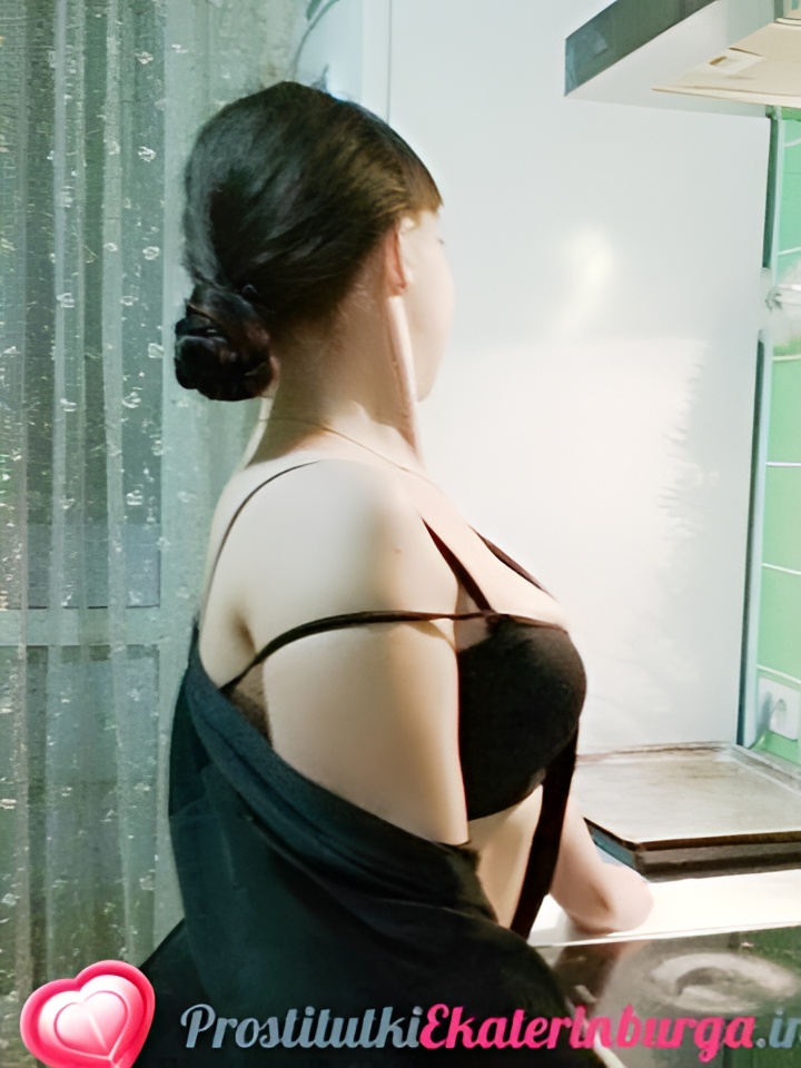 Юстина привлекальеная девушка из Павловск цена от 10000 руб