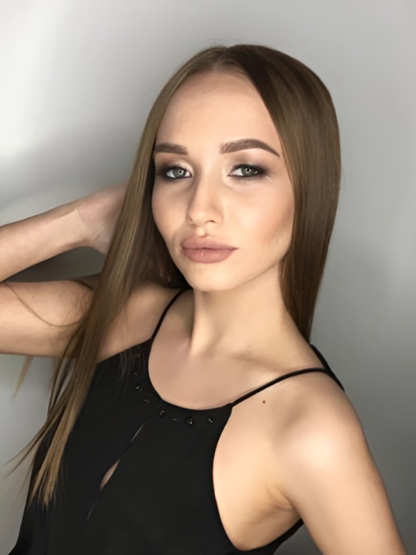 Карина привлекательная девушка из Павловск цена от 2000 руб