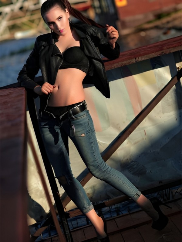 Оксана привлекательная девушка из Павловск цена от 2000 руб