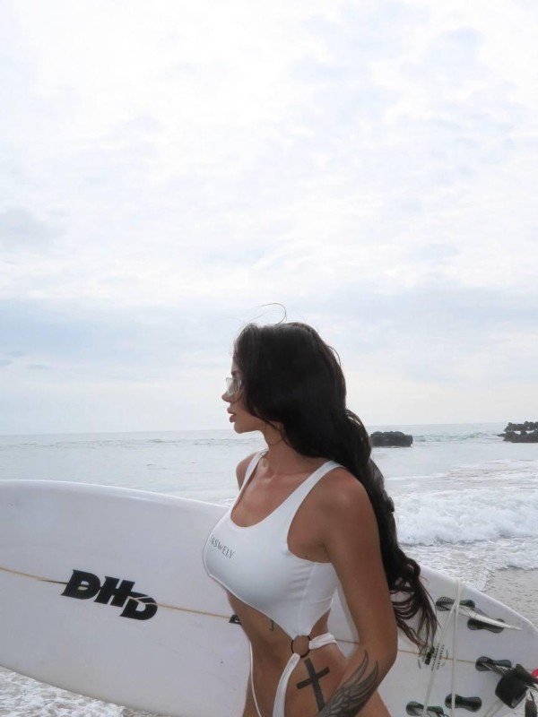 Оксана привлекательная девушка из Павловск цена от 6000 руб